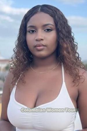 225520 - Daniela Age: 20 - Colombia